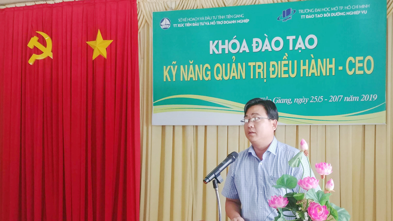Ông Nguyễn Hoàng Khuyên, Phó Giám đốc Sở Kế hoạch và Đầu tư tỉnh Tiền Giang phát biểu khai giảng Khóa đào tạo - Ảnh: TISA